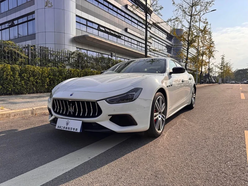 Maserati Ghibli — фото 1