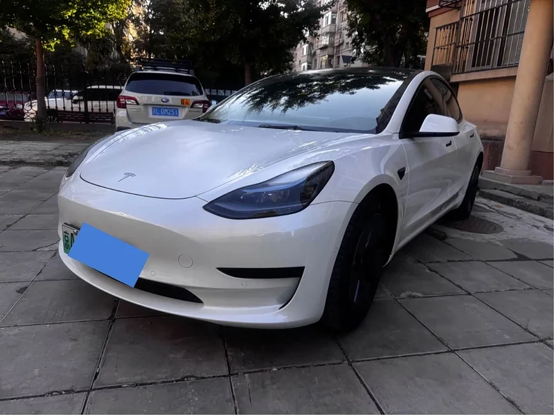 Tesla Model 3 — фото 1
