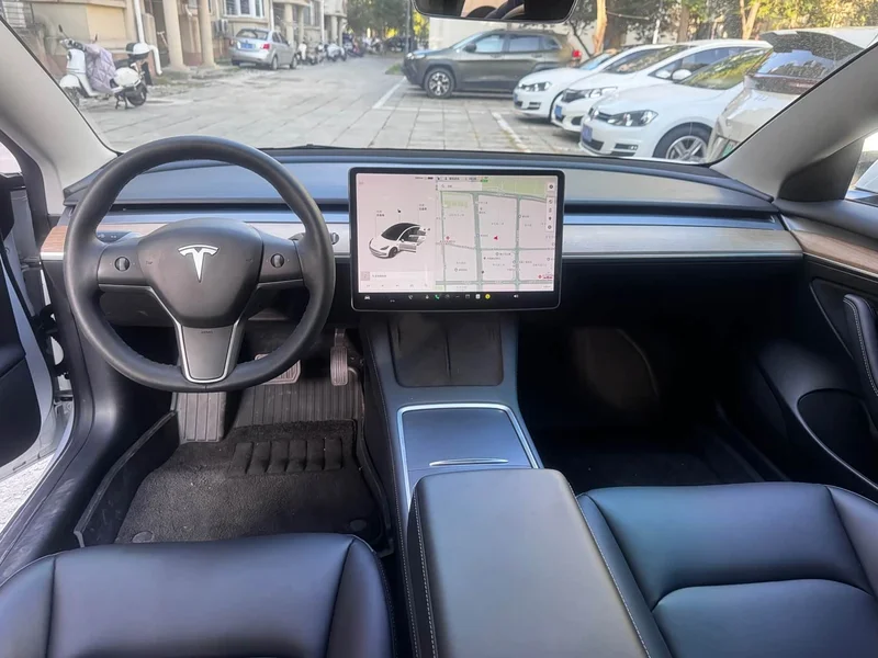 Tesla Model 3 — фото 6
