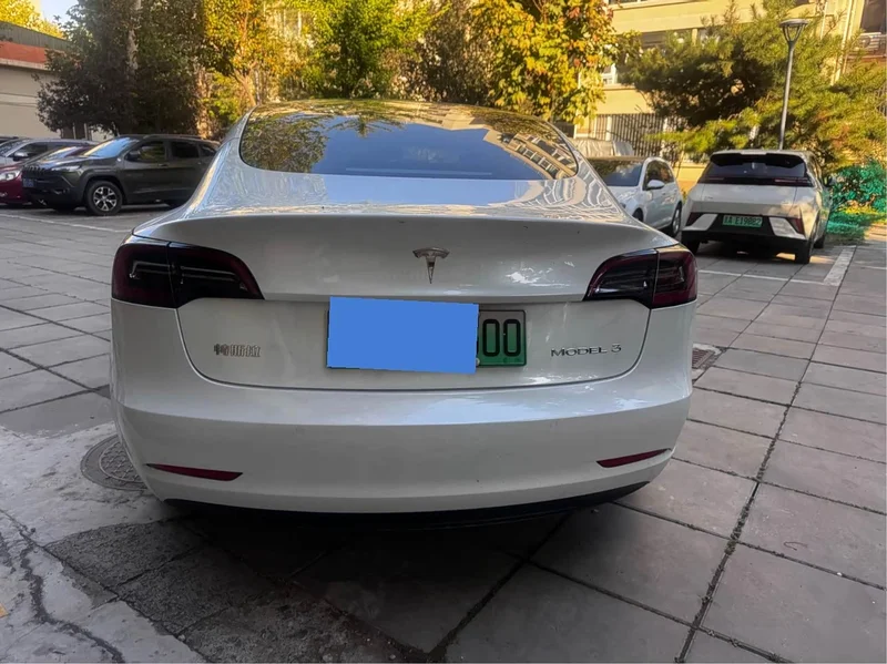 Tesla Model 3 — фото 10