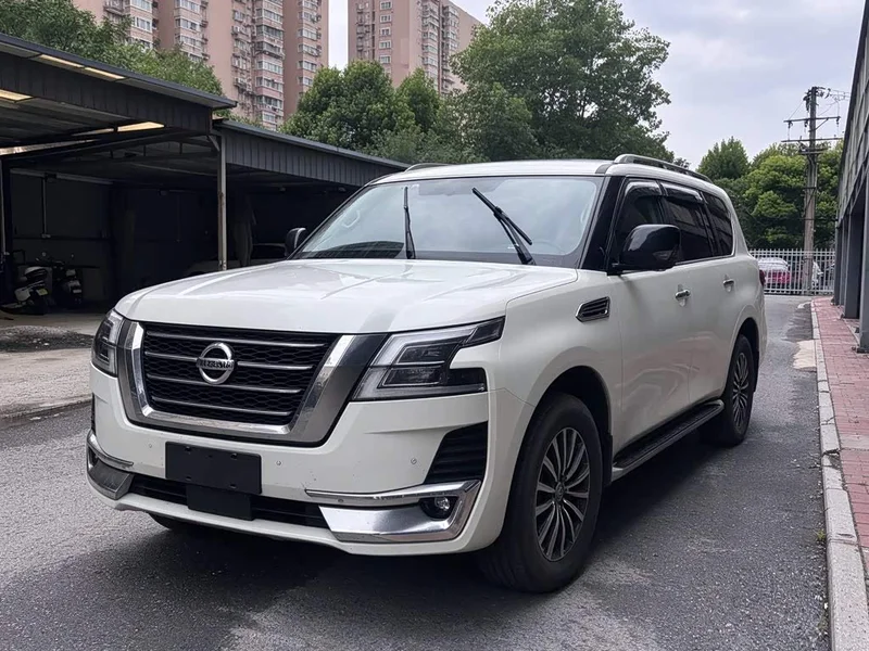 Nissan Patrol — фото 1