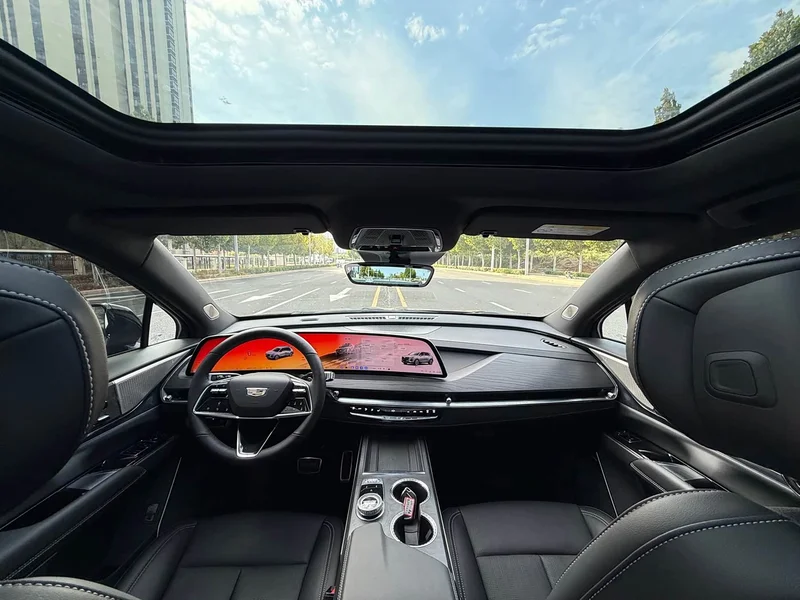 Cadillac XT5 — фото 8