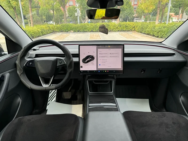 Tesla Model Y — фото 10