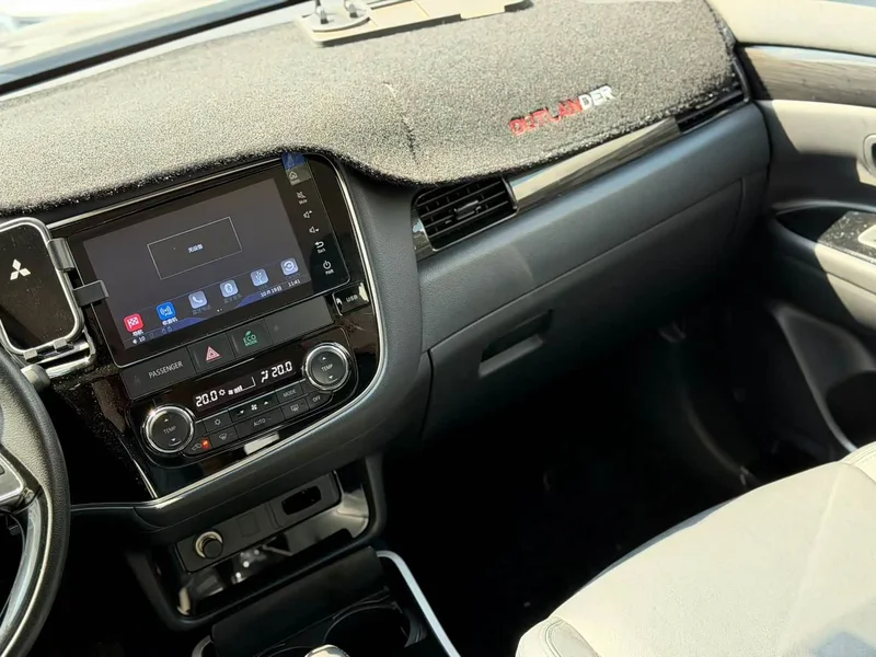 Mitsubishi Outlander — фото 14