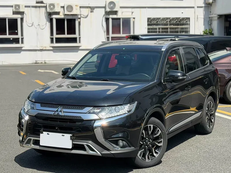 Mitsubishi Outlander — фото 16