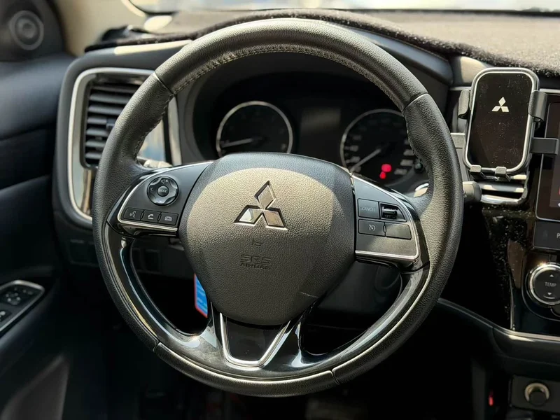 Mitsubishi Outlander — фото 2