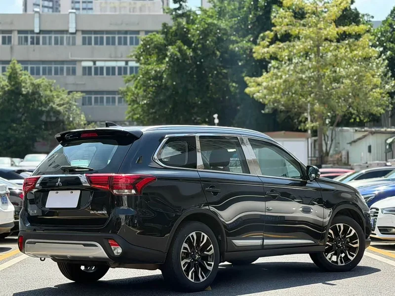 Mitsubishi Outlander — фото 3