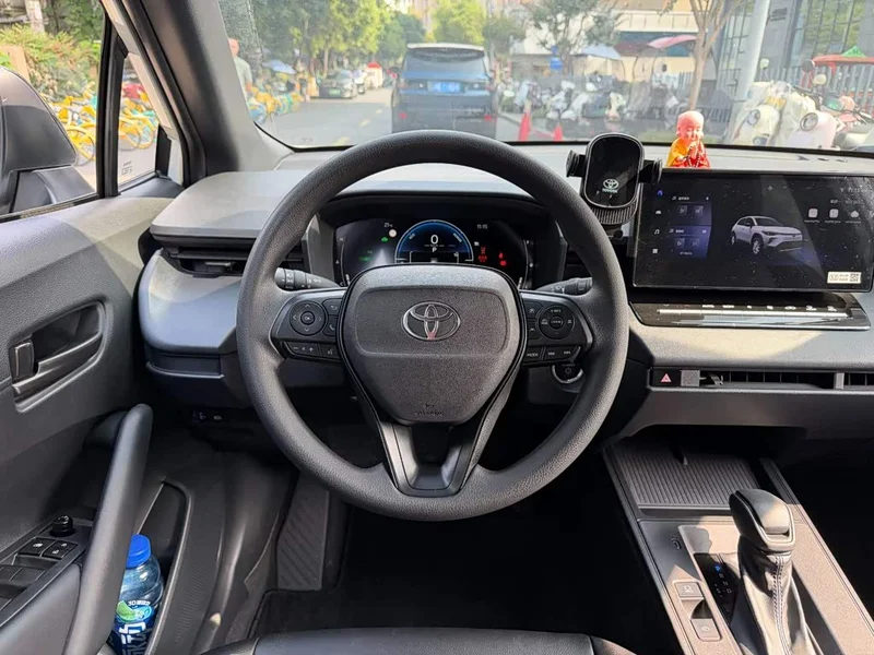 Toyota Corolla Cross — фото 13