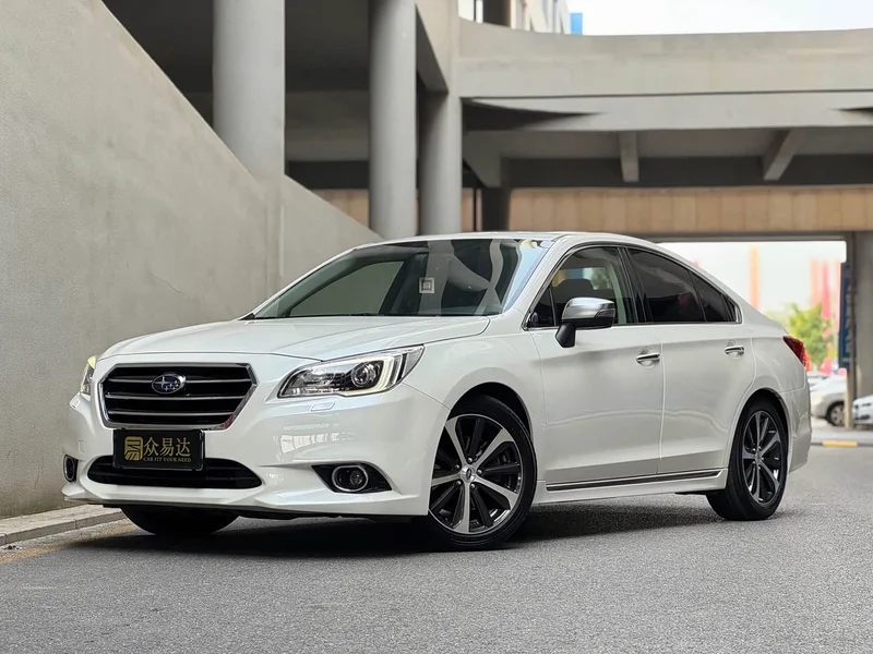 Subaru Legacy — фото 1