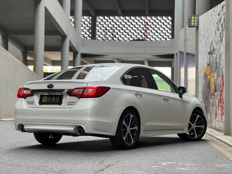 Subaru Legacy — фото 2