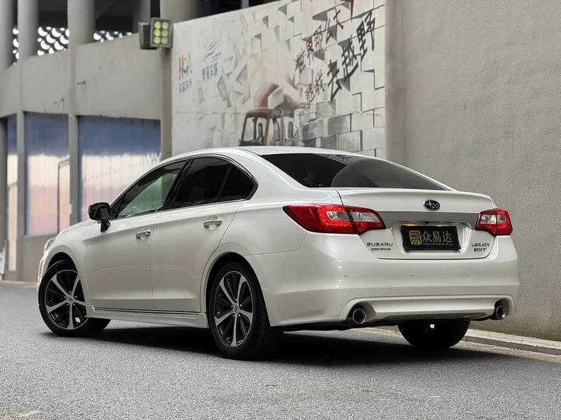 Subaru Legacy — фото 5