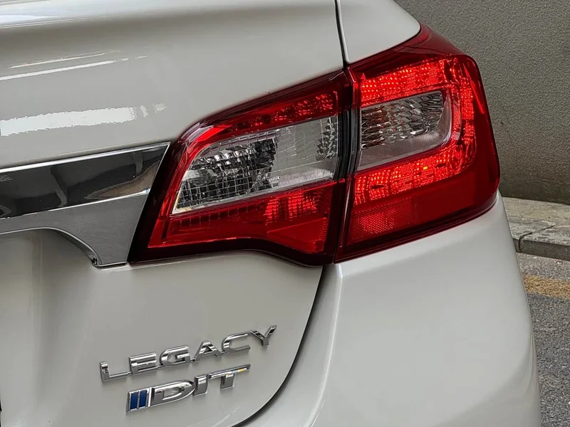 Subaru Legacy — фото 8