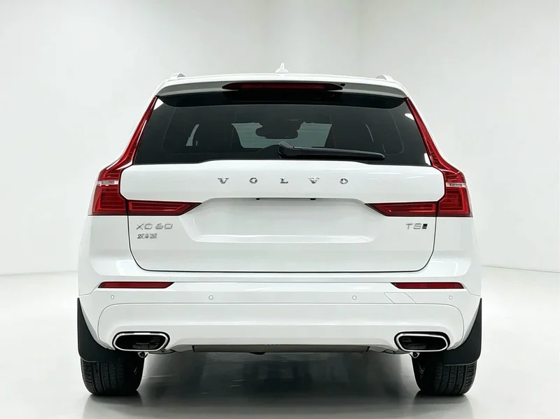 Volvo XC60 — фото 11