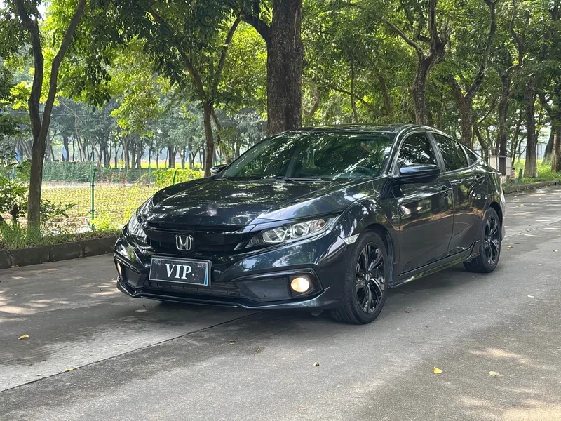 Honda Civic — фото 1