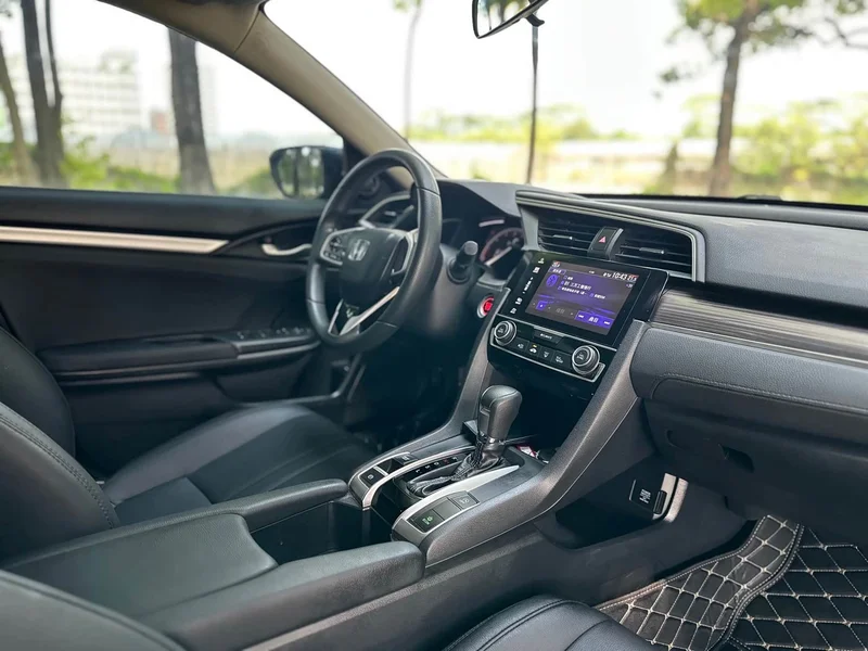 Honda Civic — фото 8