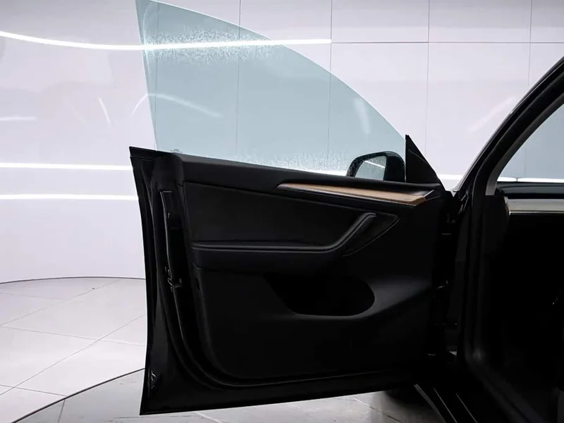 Tesla Model Y — фото 11