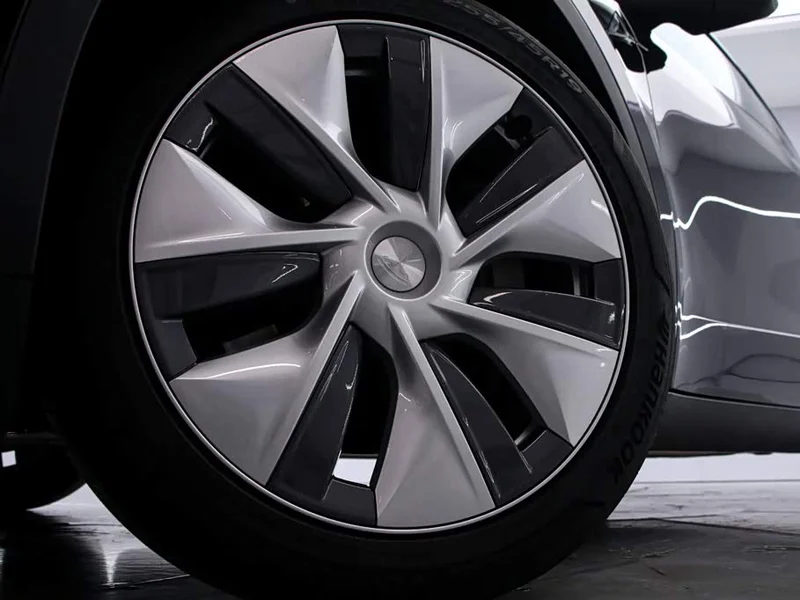 Tesla Model Y — фото 16