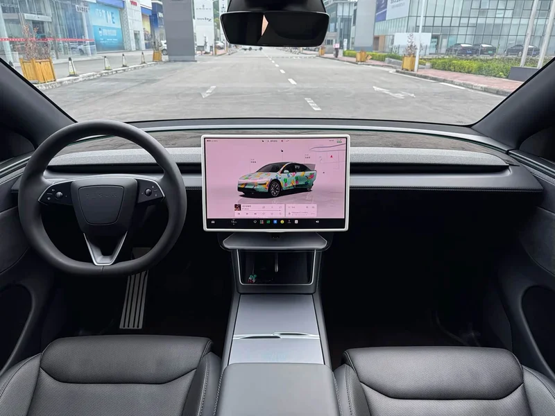Tesla Model Y — фото 10