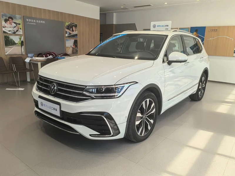 Volkswagen Tiguan L — фото 1