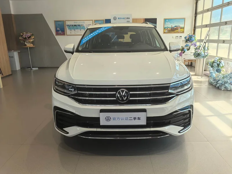 Volkswagen Tiguan L — фото 2