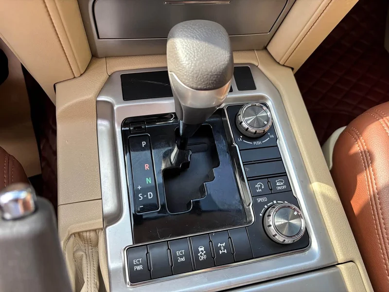 Toyota Land Cruiser (Imported) — фото 15