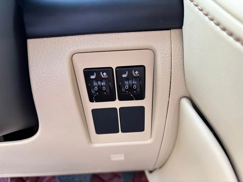 Toyota Land Cruiser (Imported) — фото 17