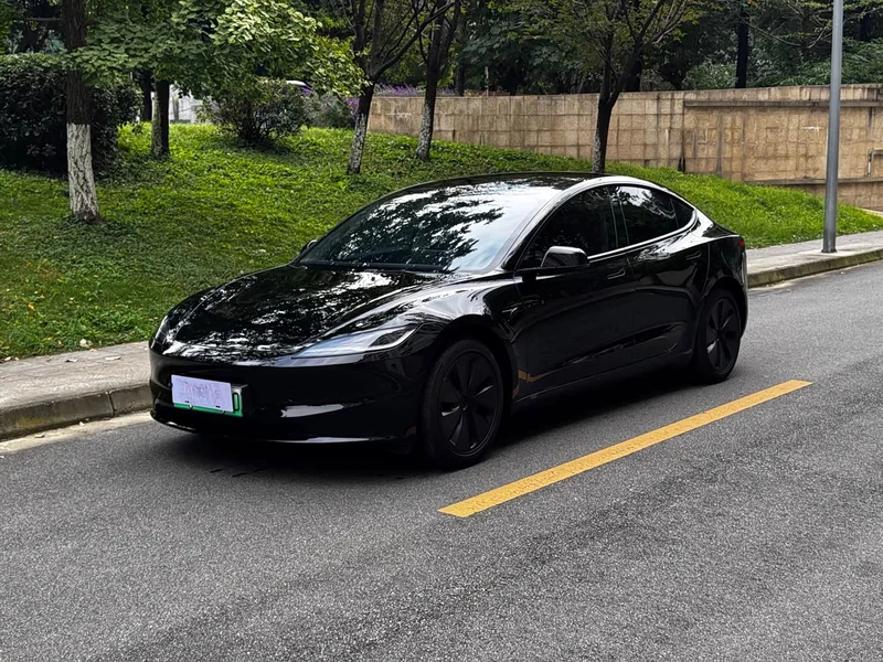 Tesla Model 3 — фото 1