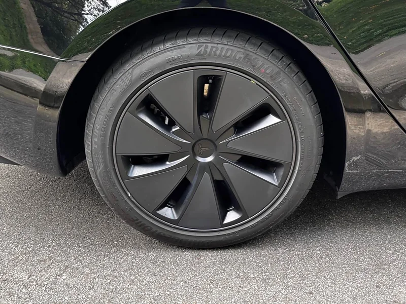 Tesla Model 3 — фото 11