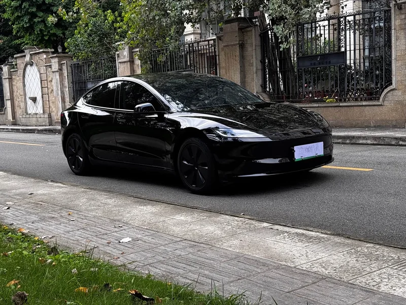Tesla Model 3 — фото 3