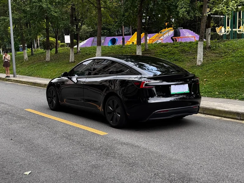 Tesla Model 3 — фото 8
