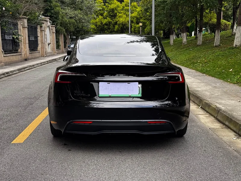 Tesla Model 3 — фото 9