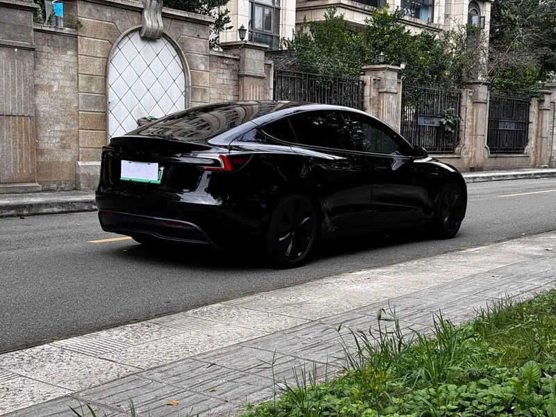 Tesla Model 3 — фото 10