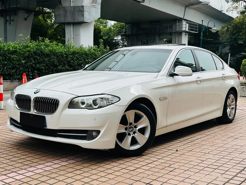 BMW 5-Series — фото 1