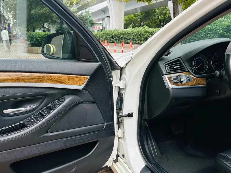 BMW 5-Series — фото 13
