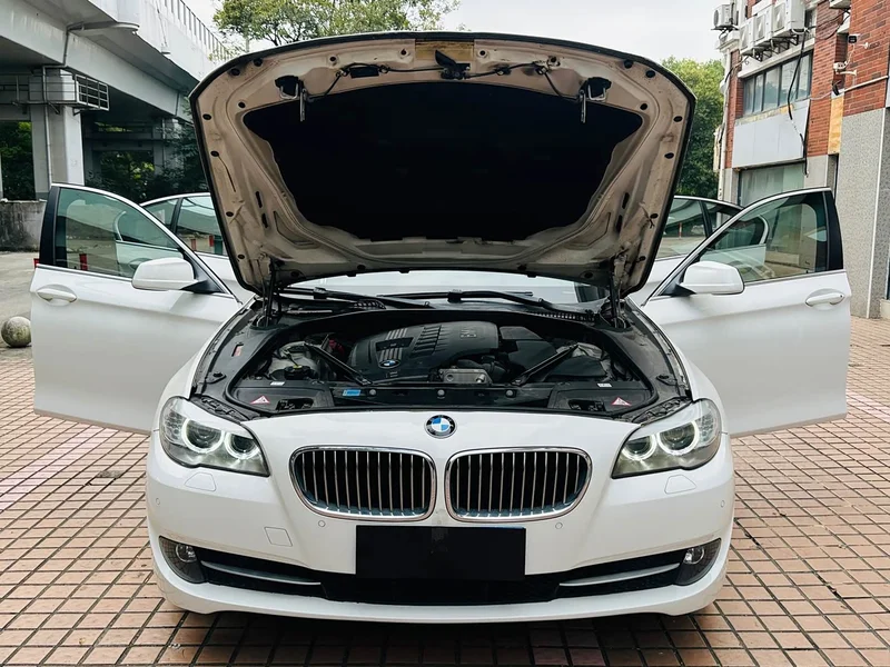 BMW 5-Series — фото 17