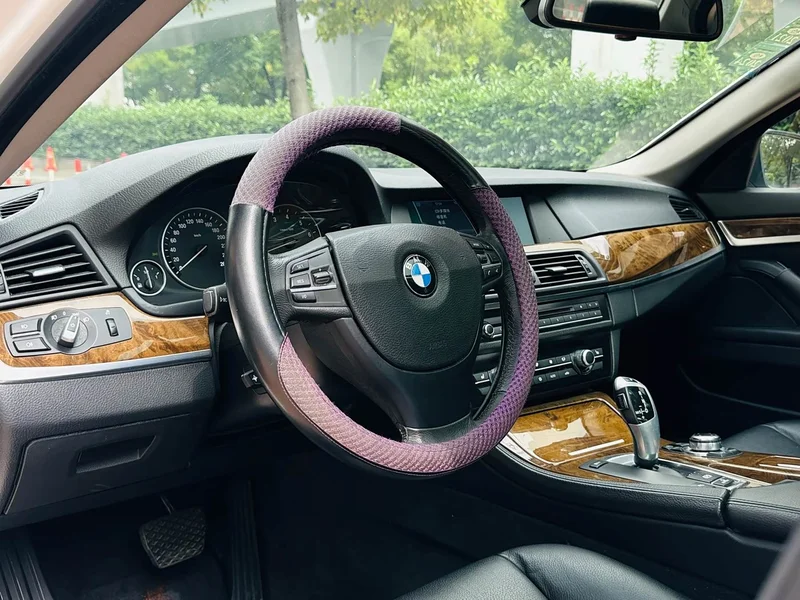 BMW 5-Series — фото 10