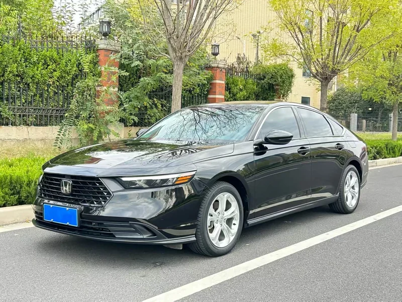 Honda Accord — фото 1