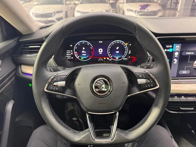 Volkswagen Octavia — фото 12