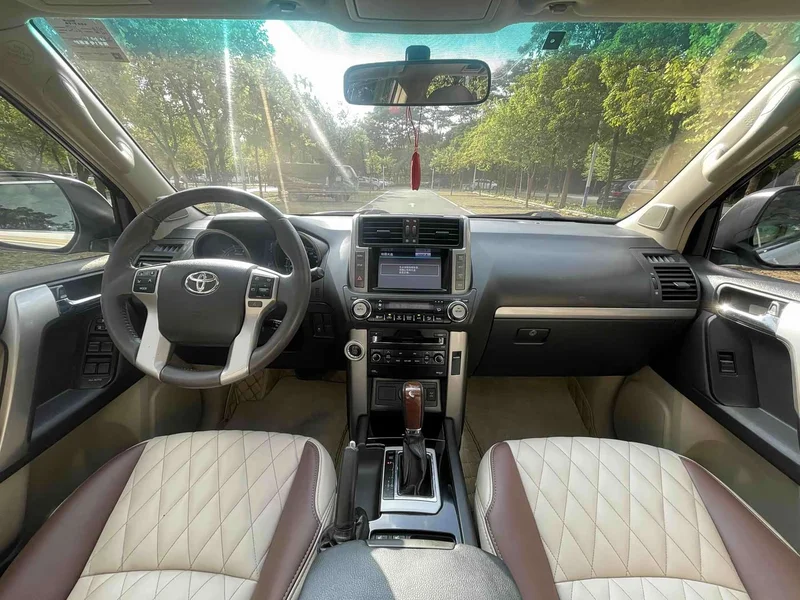 Toyota Prado — фото 10