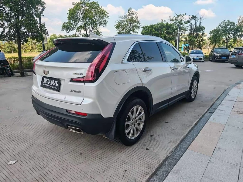 Cadillac XT4 — фото 8