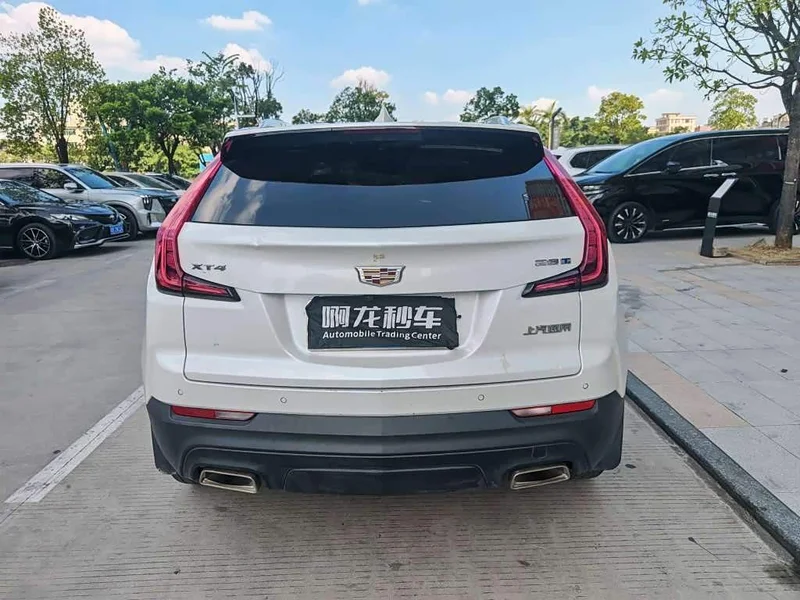 Cadillac XT4 — фото 9