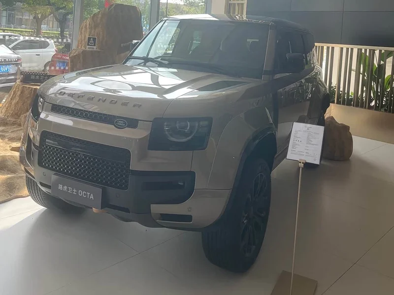 Land Rover Defender — фото 1