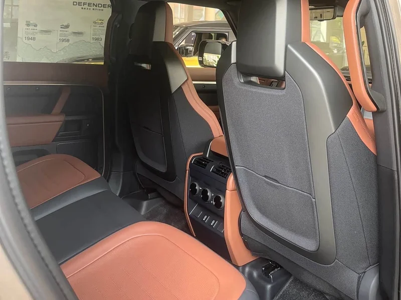 Land Rover Defender — фото 12