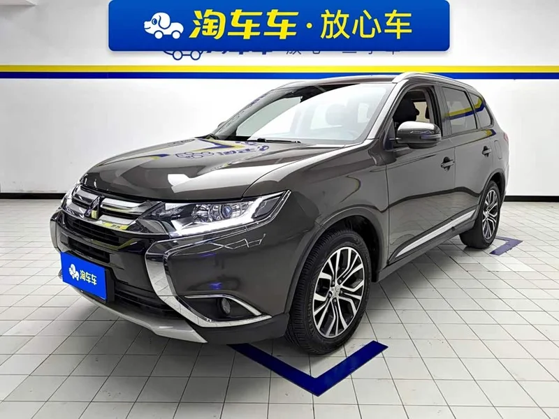 Mitsubishi Outlander — фото 1