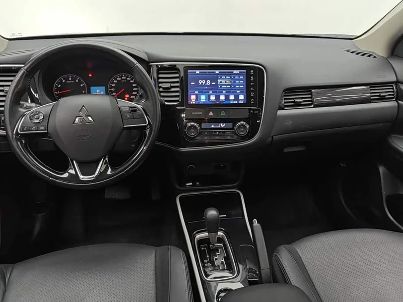 Mitsubishi Outlander — фото 12
