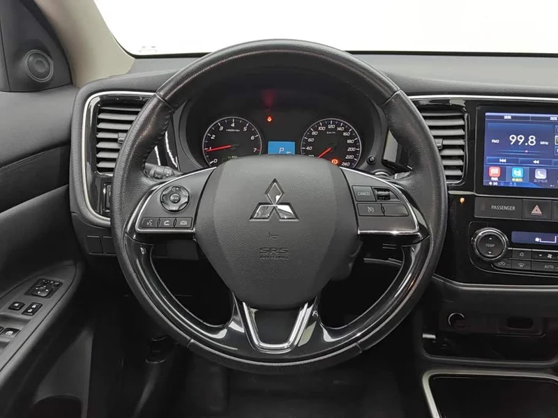 Mitsubishi Outlander — фото 15
