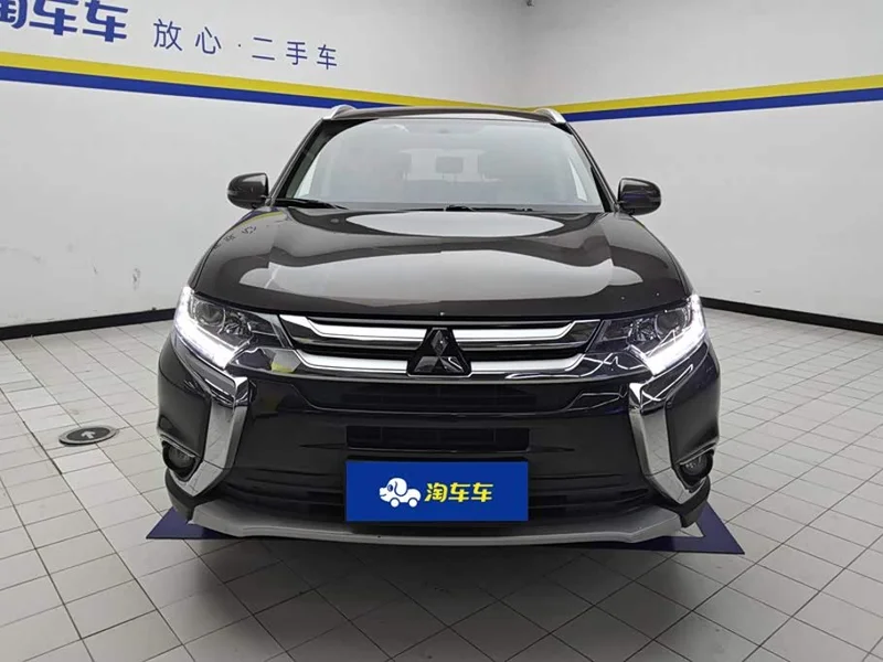 Mitsubishi Outlander — фото 2