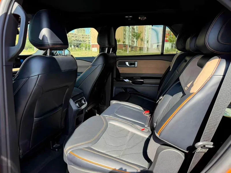 Ford Explorer — фото 6