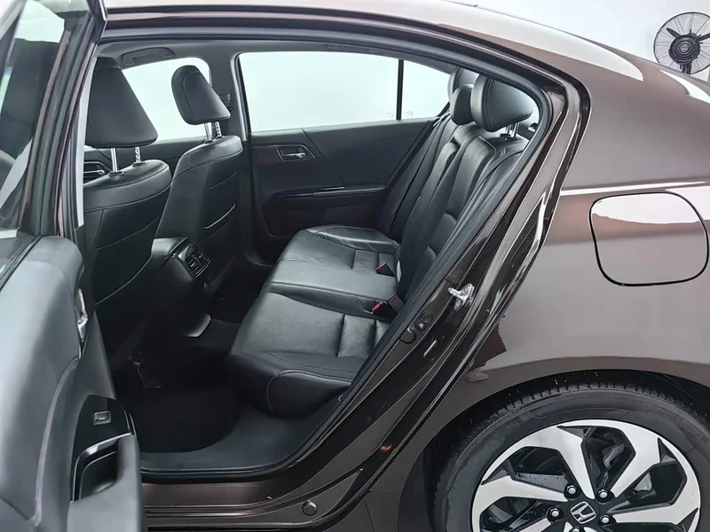 Honda Accord — фото 15