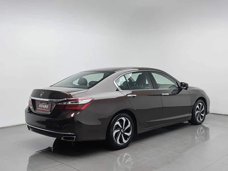 Honda Accord — фото 2